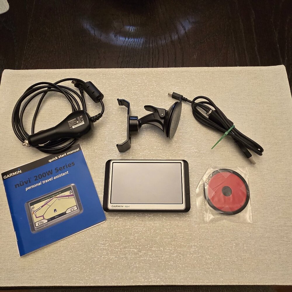 Garmin Nuvi 260W GPS Car Navigation Bundle